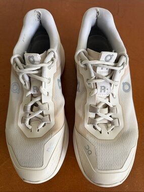 On the Roger Advantage Pro Tennis shoe